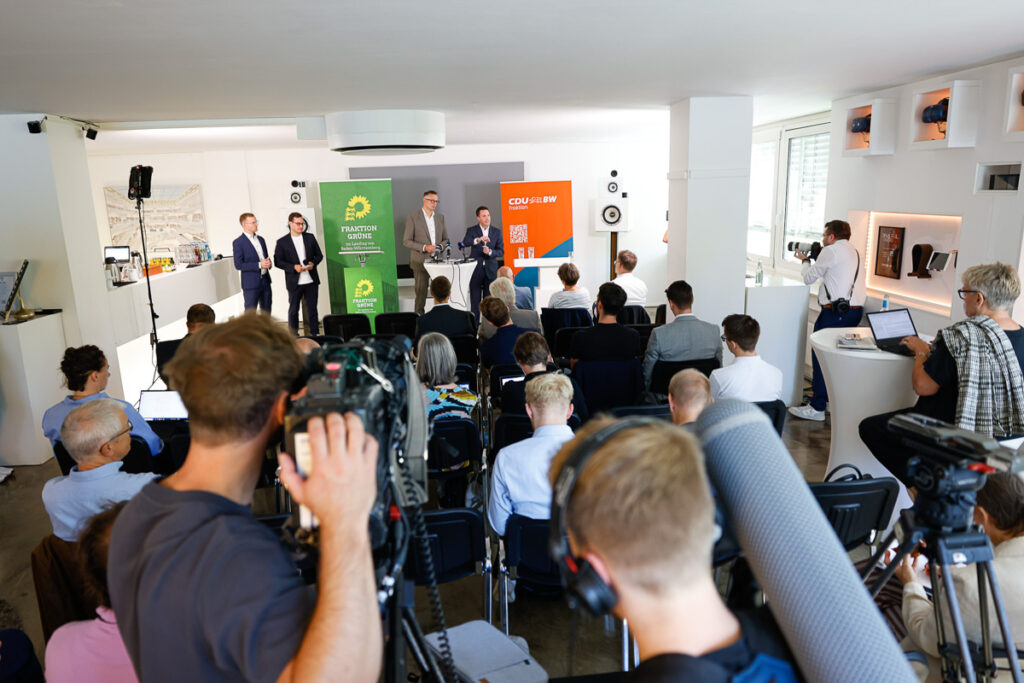 Pressekonferenz, Raum für Pressekonferenzen